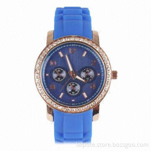 Wholesale Latest Fashionable Ladies' 2013 Silicone Promotional Watch with Water-resistant Structure